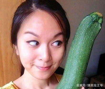 网红吃瓜走红图片搞笑,笑料百出，网友直呼“太搞笑了！”